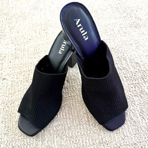 Arula Elegant Black Knit Mules